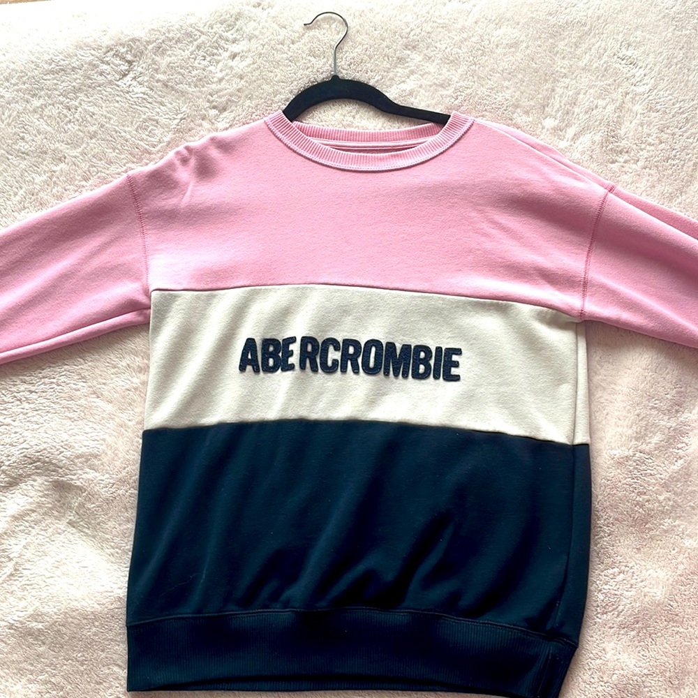 Abercrombie long sleeved sweater! Great for cool weather!